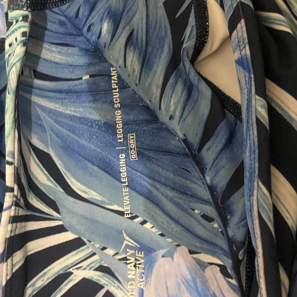 old navy palm leave leggings with pockets - Picture 3 of 3